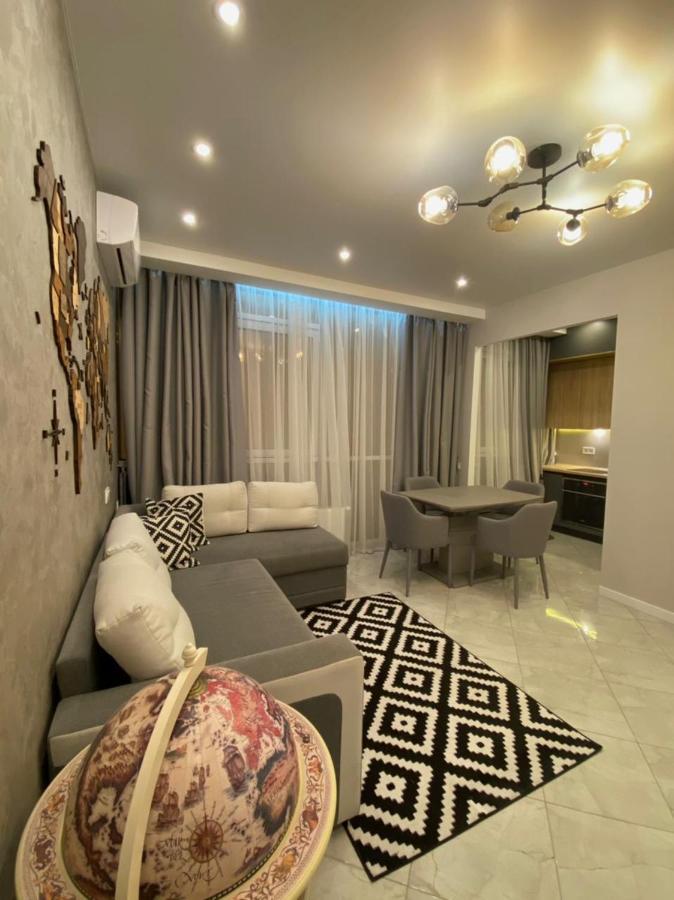 Vip Apartment In Odessa Екстериор снимка